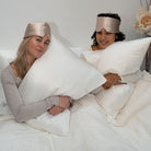 zijden kussensloop wit en zijden slaapmasker goud